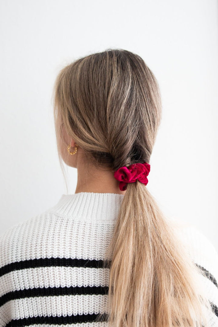 Small Miriam Scrunchie – samtiges Haargummi